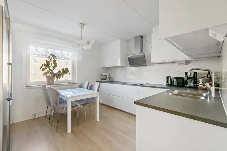 Bostadsrätt med 2 rum på Vältvägen 16 i Järfälla