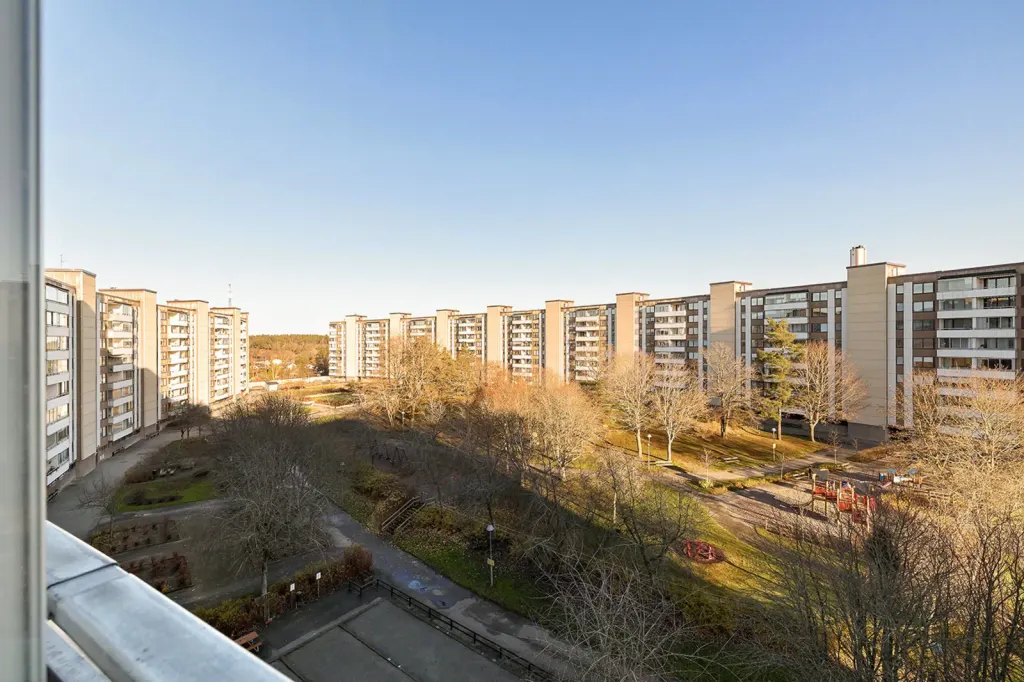 Bostadsrätt med 3 rum på Aspnäsvägen 18 i Järfälla, bild 2 av 4