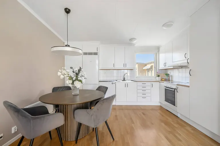 Bostadsrätt med 2 rum på Nidarosslingan 18A i Järfälla, bild 2 av 4