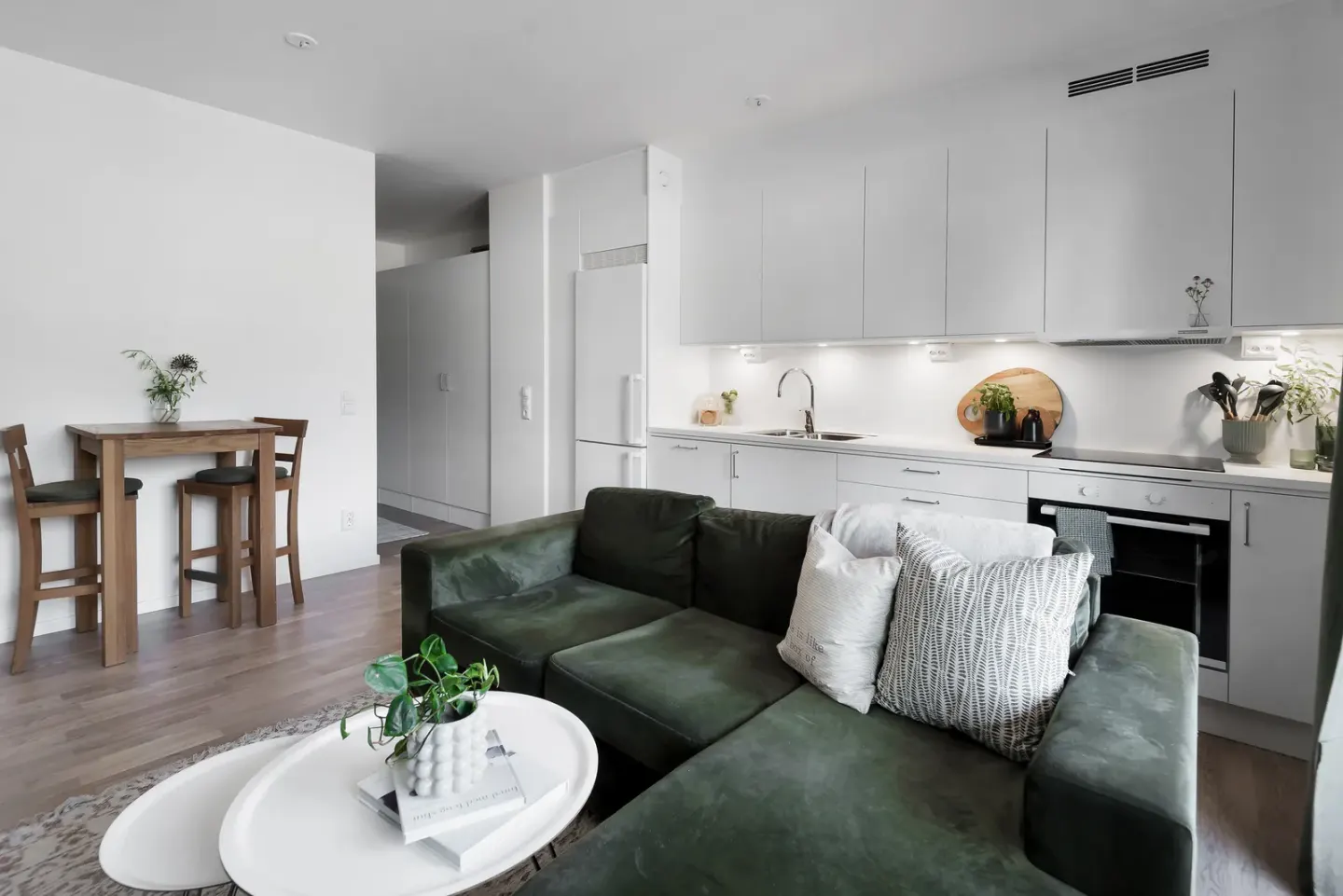 Bostadsrätt med 2 rum på Snödroppsgränd 28 i Stockholm, bild 2 av 4