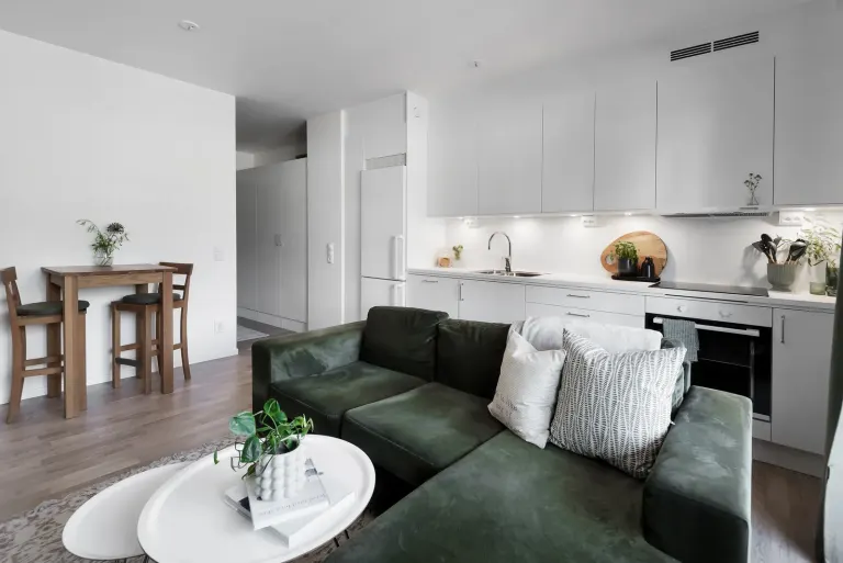Bostadsrätt med 2 rum på Snödroppsgränd 28 i Stockholm, bild 2 av 4