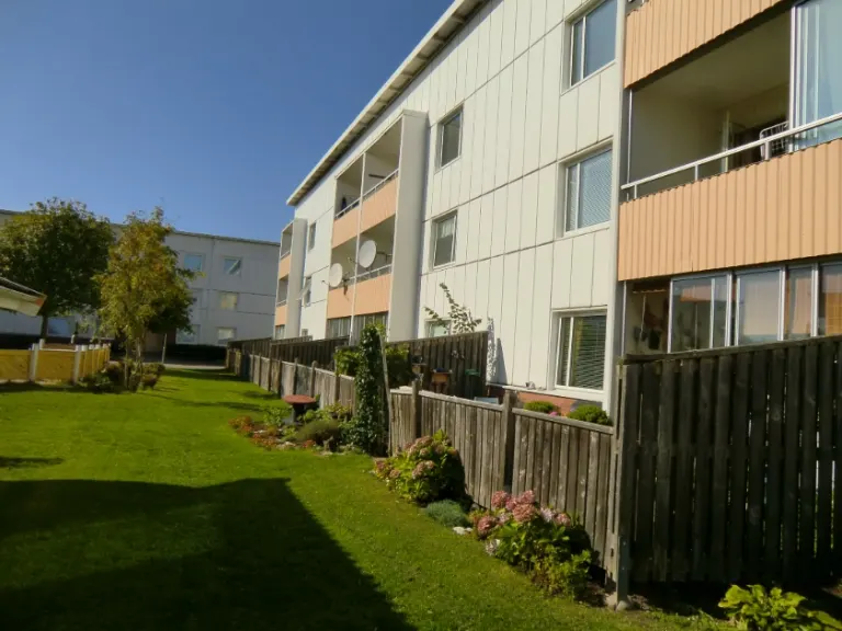 Hyresrätt med 3 rum på Badhusberget 16B i Lysekil, bild 2 av 2