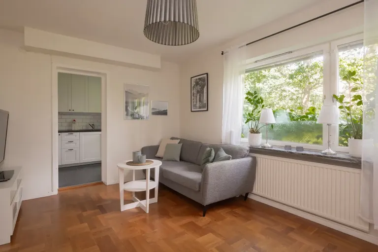 Bostadsrätt med 1 rum på Lerbäcksgränd 6 i Stockholm, bild 2 av 4