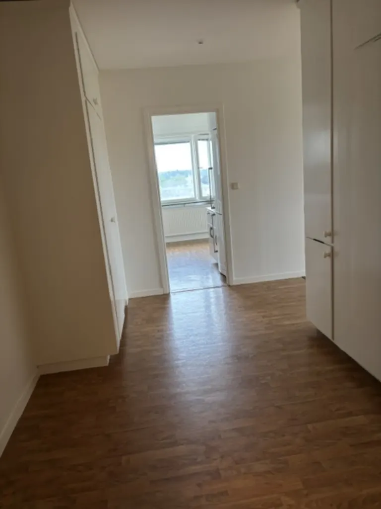 Hyresrätt med 3 rum på Trädgårdsgatan 8 i Hallstahammar