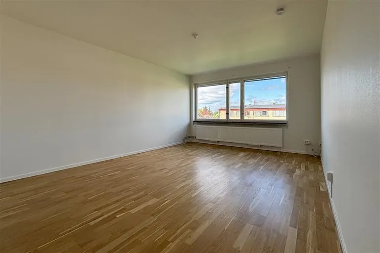 Hyresrätt med 3 rum på Tengvallsgatan 18 i Örebro, bild 4 av 5