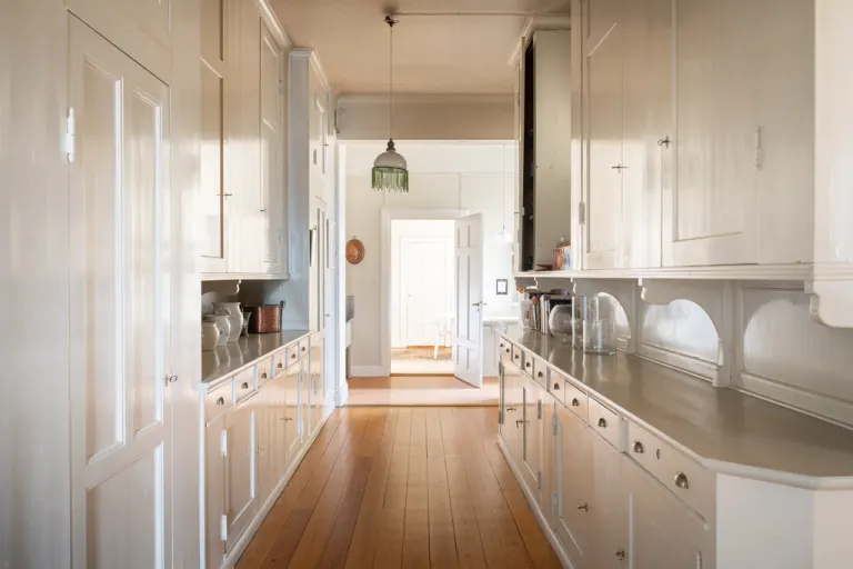 Bostadsrätt med 5 rum på Klara östra kyrkogata 8 i Stockholm, bild 2 av 5