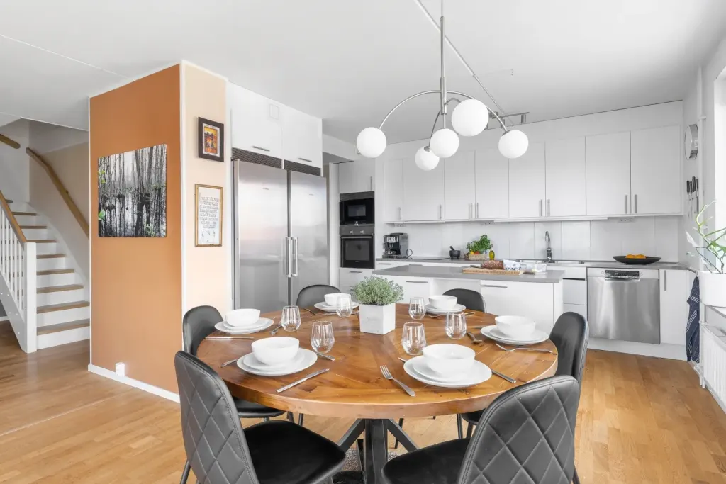 Bostadsrätt med 6 rum på Frihetsvägen 2C i Järfälla, bild 2 av 4