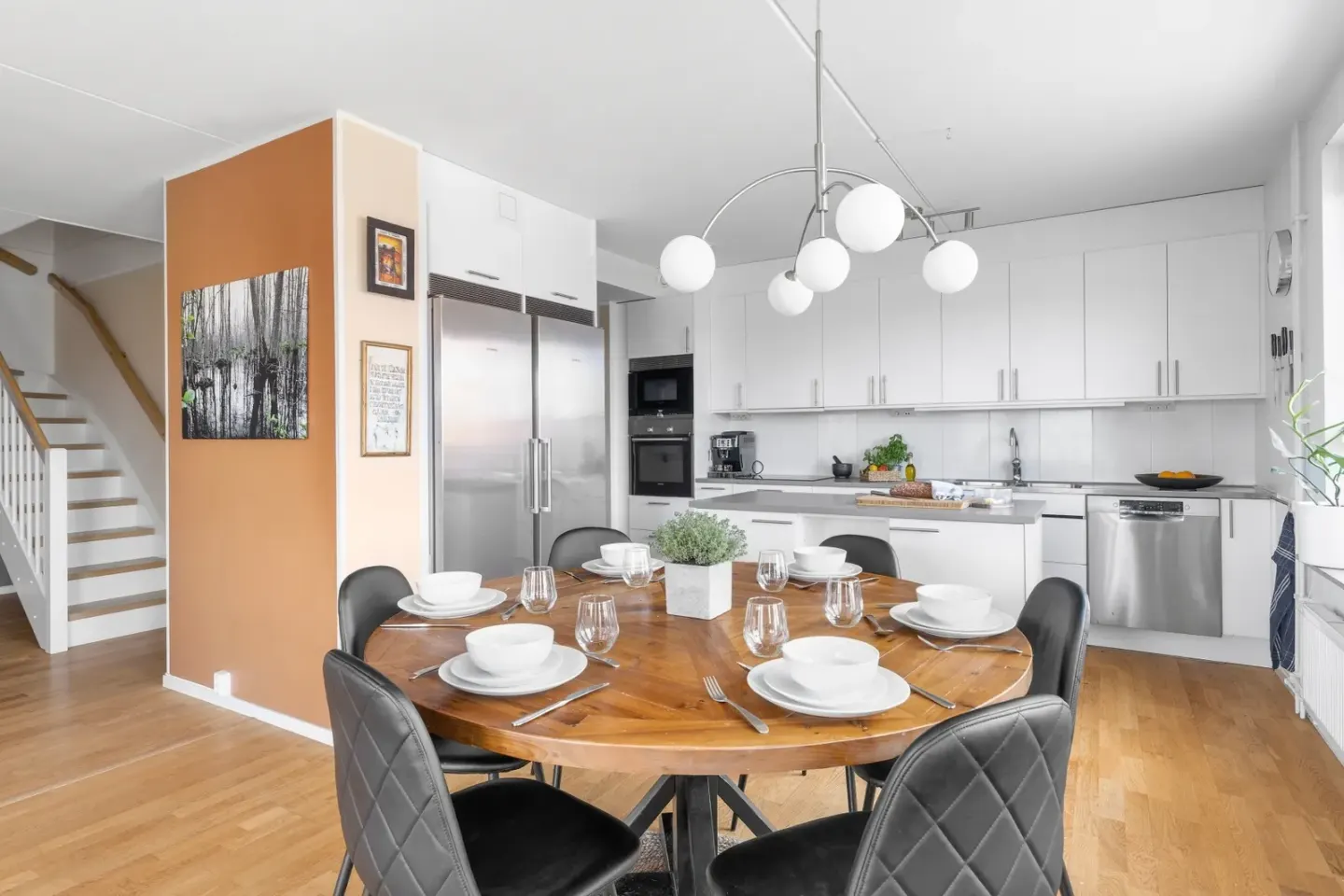 Bostadsrätt med 6 rum på Frihetsvägen 2C i Järfälla, bild 2 av 4