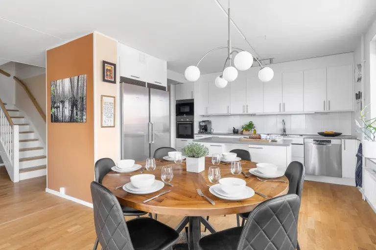 Bostadsrätt med 6 rum på Frihetsvägen 2C i Järfälla, bild 2 av 4