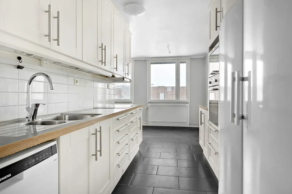 Bostadsrätt med 4 rum på Kvarnvägen 14 i Järfälla, bild 2 av 4