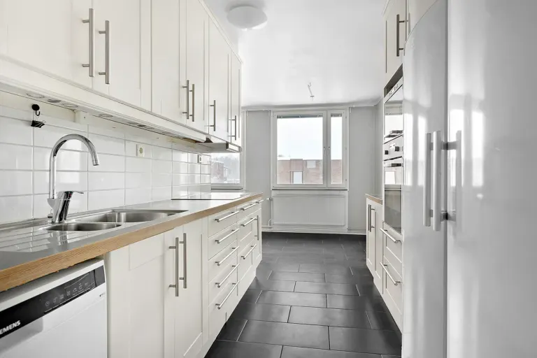 Bostadsrätt med 4 rum på Kvarnvägen 14 i Järfälla, bild 2 av 4