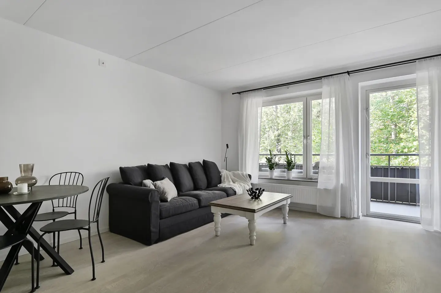 Bostadsrätt med 2 rum på Ågesta broväg 54 i Stockholm, bild 3 av 4