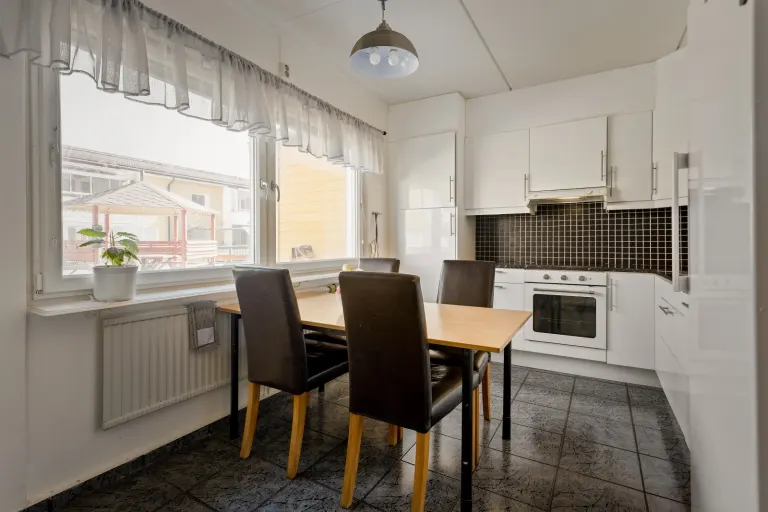 Bostadsrätt med 4 rum på Tomtbergavägen 355 i Botkyrka, bild 3 av 5