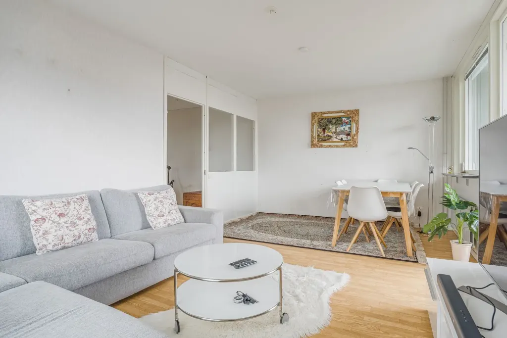 Bostadsrätt med 2 rum på Lundenvägen 25B i Skövde, bild 2 av 4