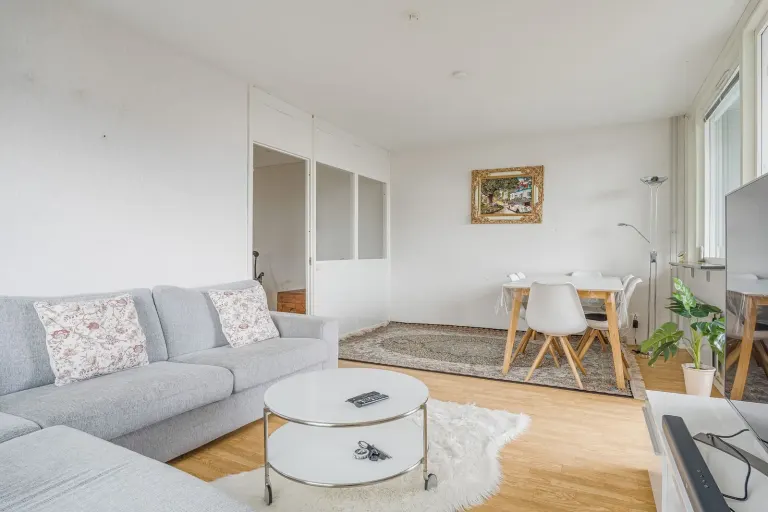 Bostadsrätt med 2 rum på Lundenvägen 25B i Skövde, bild 2 av 4