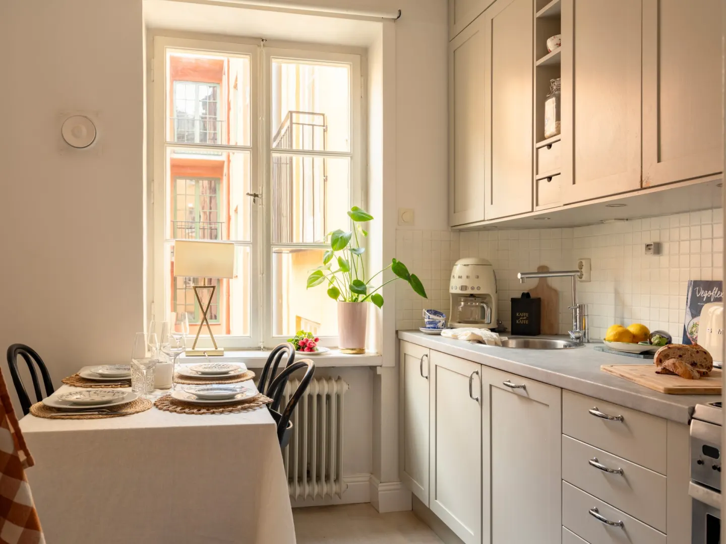 Bostadsrätt med 1,5 rum på Karlsviksgatan 9 i Stockholm, bild 2 av 5