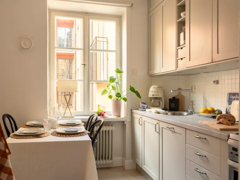 Bostadsrätt med 1,5 rum på Karlsviksgatan 9 i Stockholm, bild 2 av 5