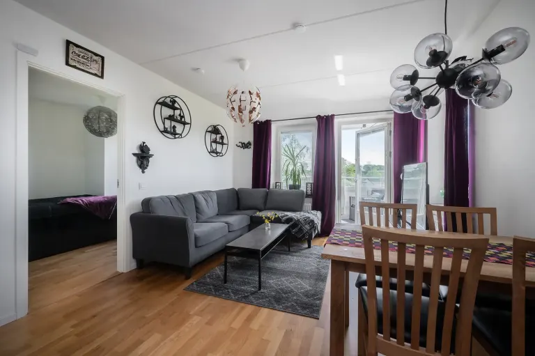 Bostadsrätt med 2 rum på Gamlegårdsvägen 12 i Huddinge, bild 2 av 4