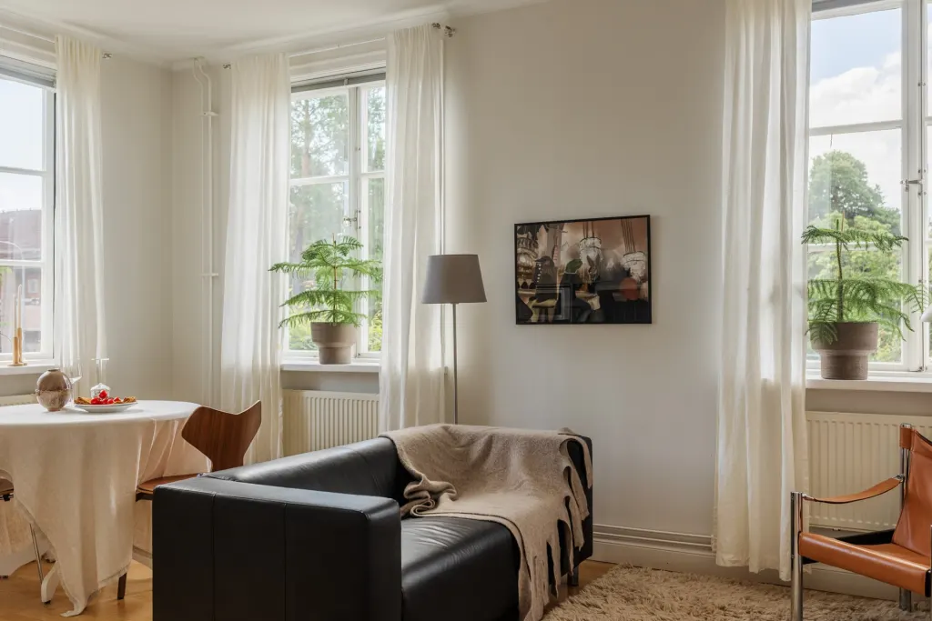 Bostadsrätt med 2 rum på Klintbacken 90 i Stockholm, bild 2 av 5