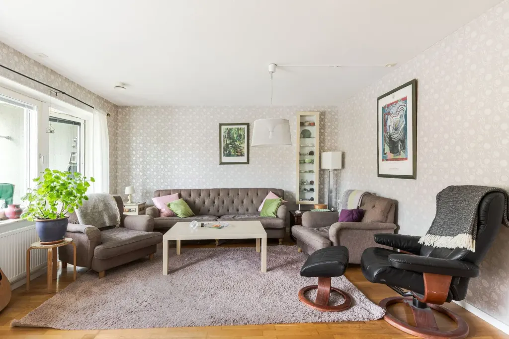Bostadsrätt med 4 rum på Oxhagsvägen 7C i Strängnäs, bild 3 av 4