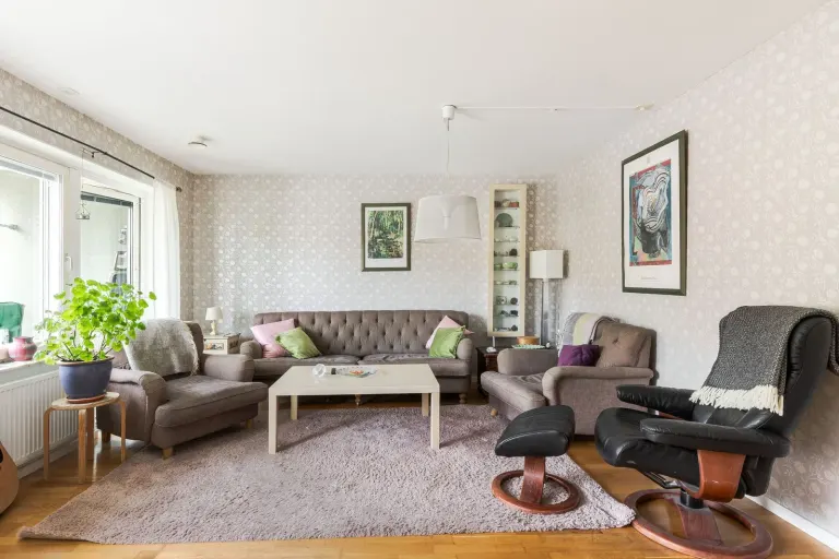 Bostadsrätt med 4 rum på Oxhagsvägen 7C i Strängnäs, bild 3 av 4