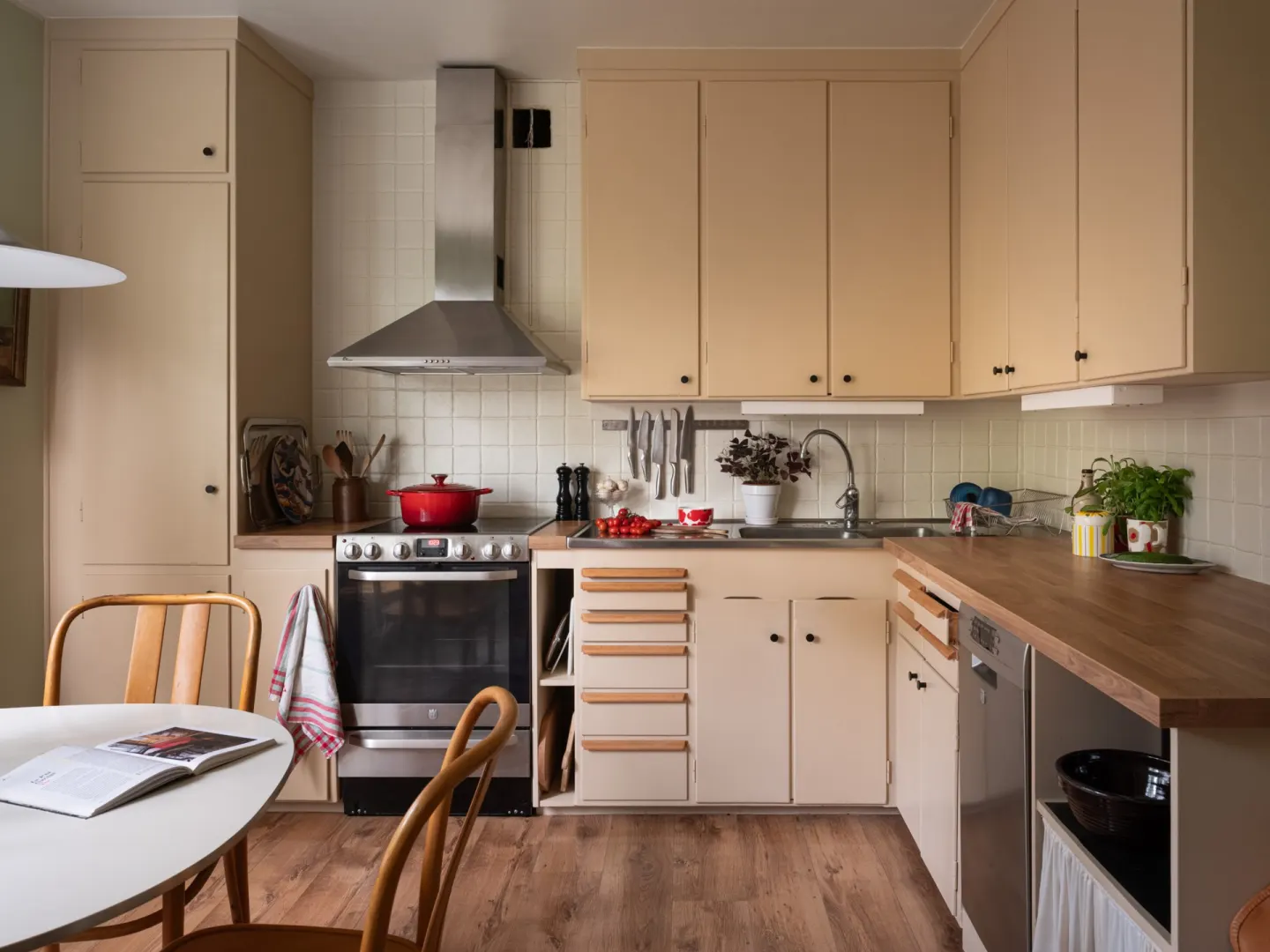Bostadsrätt med 2 rum på Kolbäcksgränd 21 i Stockholm, bild 2 av 5