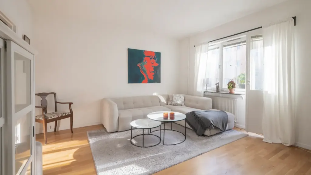 Bostadsrätt med 4 rum på Sköntorpsvägen 96 i Stockholm, bild 2 av 4