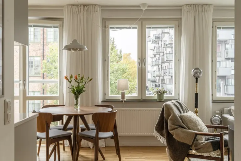 Bostadsrätt med 2 rum på Tellusborgsvägen 77 i Stockholm, bild 2 av 4