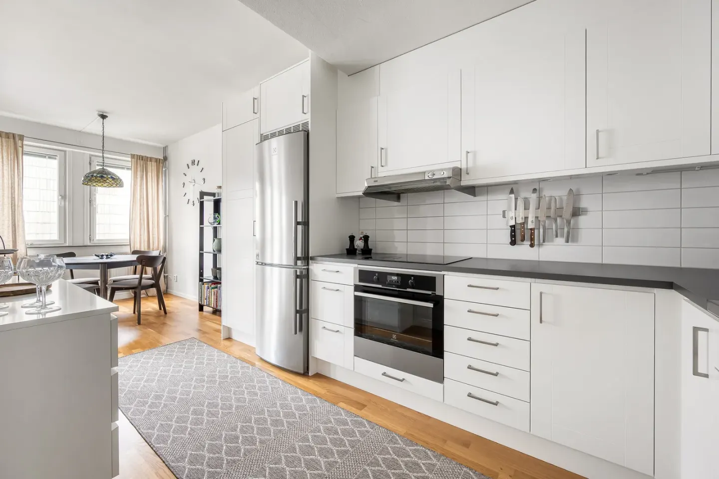Bostadsrätt med 1 rum på Östersundsgatan 7 i Stockholm, bild 2 av 4