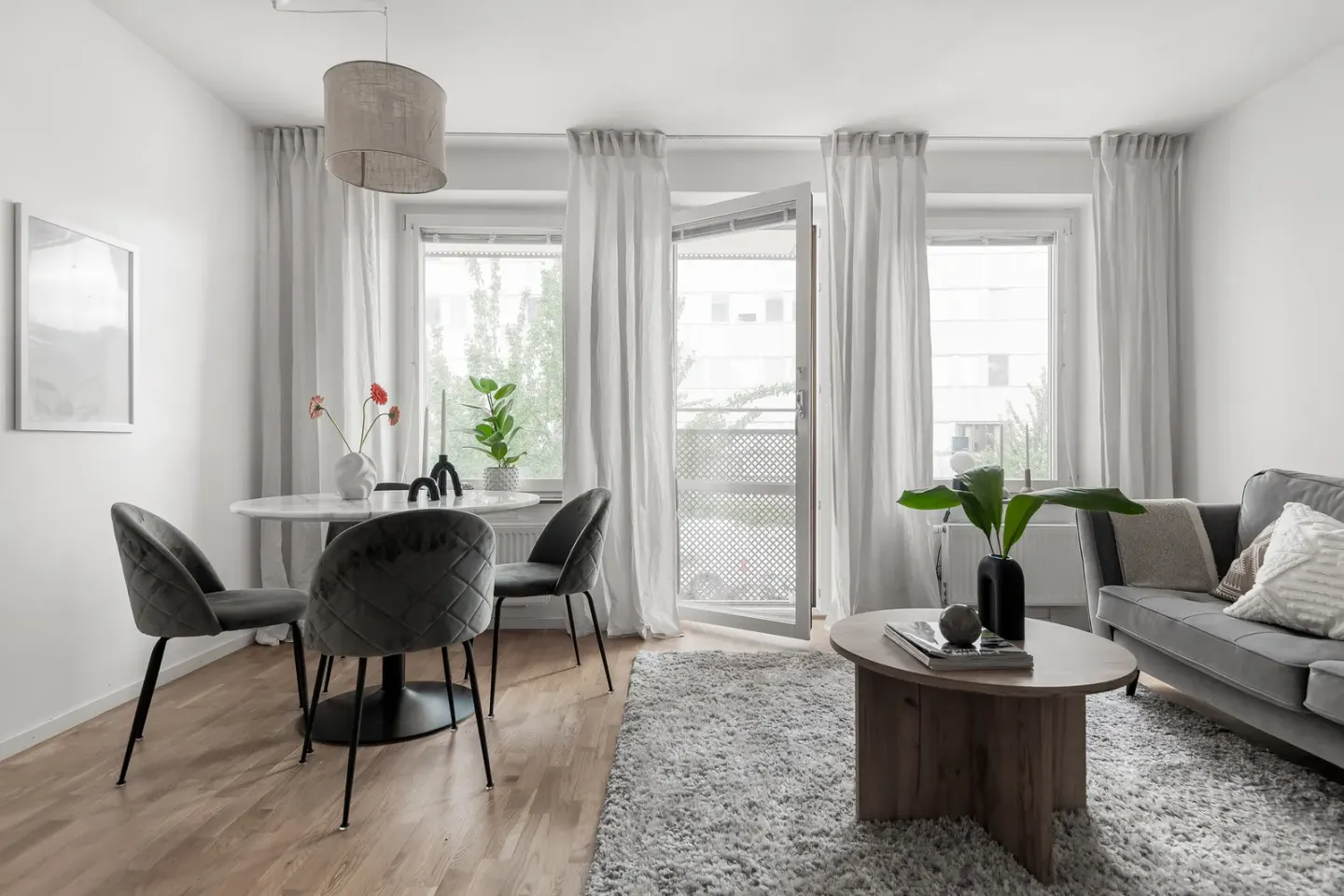 Bostadsrätt med 2 rum på Östersundsgatan 8 i Stockholm, bild 2 av 4