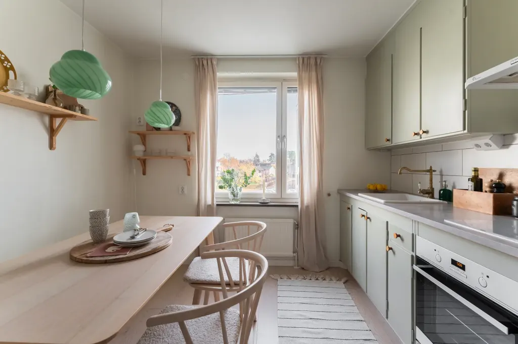 Bostadsrätt med 1 rum på Vikingavägen 13 i Huddinge, bild 2 av 4