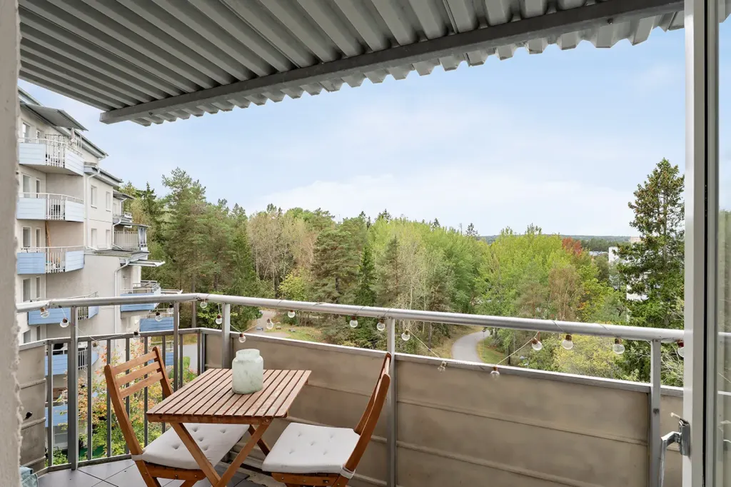 Bostadsrätt med 4 rum på Dackevägen 27 i Järfälla, bild 2 av 4