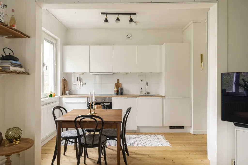 Bostadsrätt med 2 rum på Björkbacksvägen 36 i Stockholm, bild 2 av 4