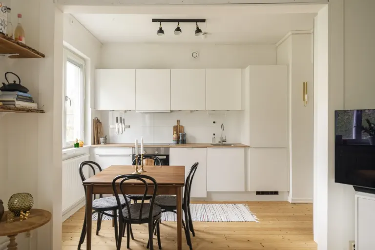 Bostadsrätt med 2 rum på Björkbacksvägen 36 i Stockholm, bild 2 av 4