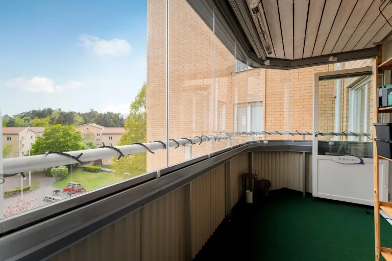 Bostadsrätt med 4 rum på Skarpbrunnavägen 11 i Botkyrka, bild 3 av 5