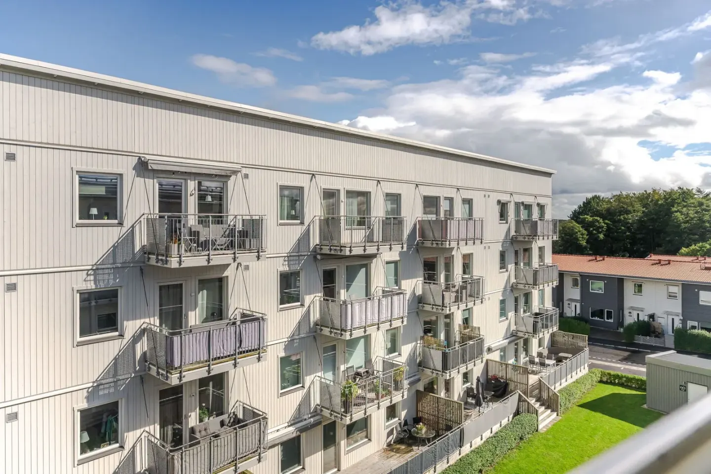 Bostadsrätt med 3 rum på Koriandervägen 15E i Höör, bild 2 av 4