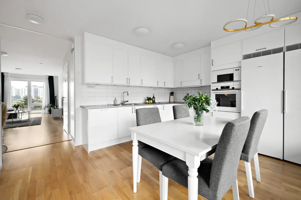 Bostadsrätt med 3 rum på Karlslundsvägen 26 i Järfälla, bild 2 av 4