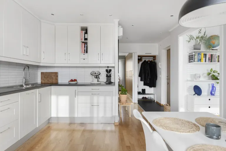 Bostadsrätt med 2 rum på Skogsmilsgatan 27 i Göteborg, bild 2 av 4