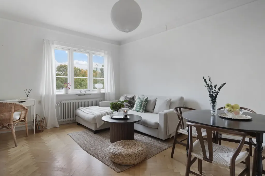 Bostadsrätt med 2 rum på Statsrådsvägen 16 i Stockholm, bild 2 av 4