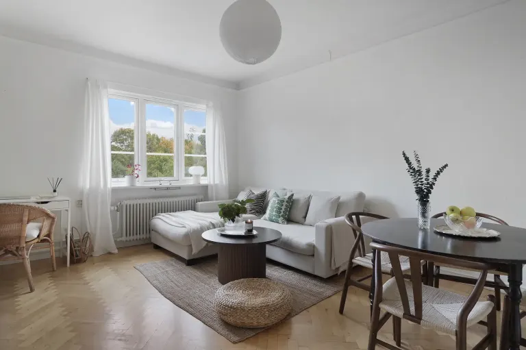 Bostadsrätt med 2 rum på Statsrådsvägen 16 i Stockholm, bild 2 av 4