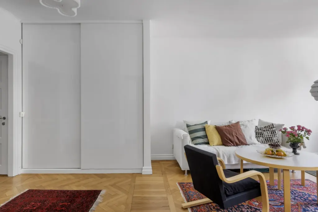 Bostadsrätt med 2 rum på Svarvargatan 3 i Stockholm, bild 3 av 4