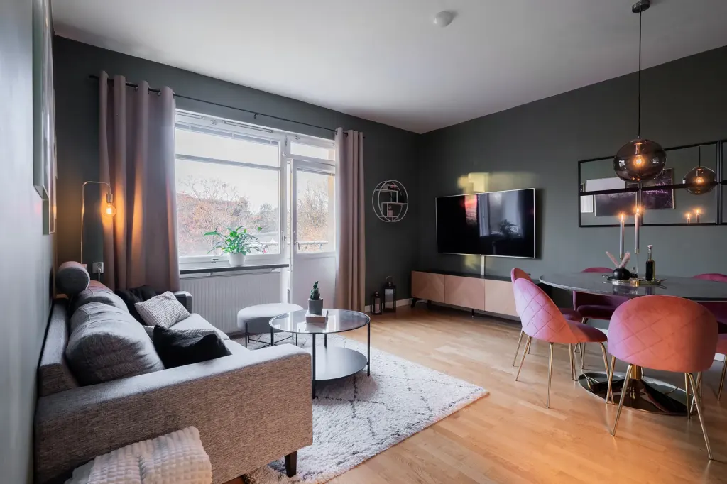 Bostadsrätt med 3 rum på Hjälmarsvägen 33 i Stockholm, bild 2 av 4