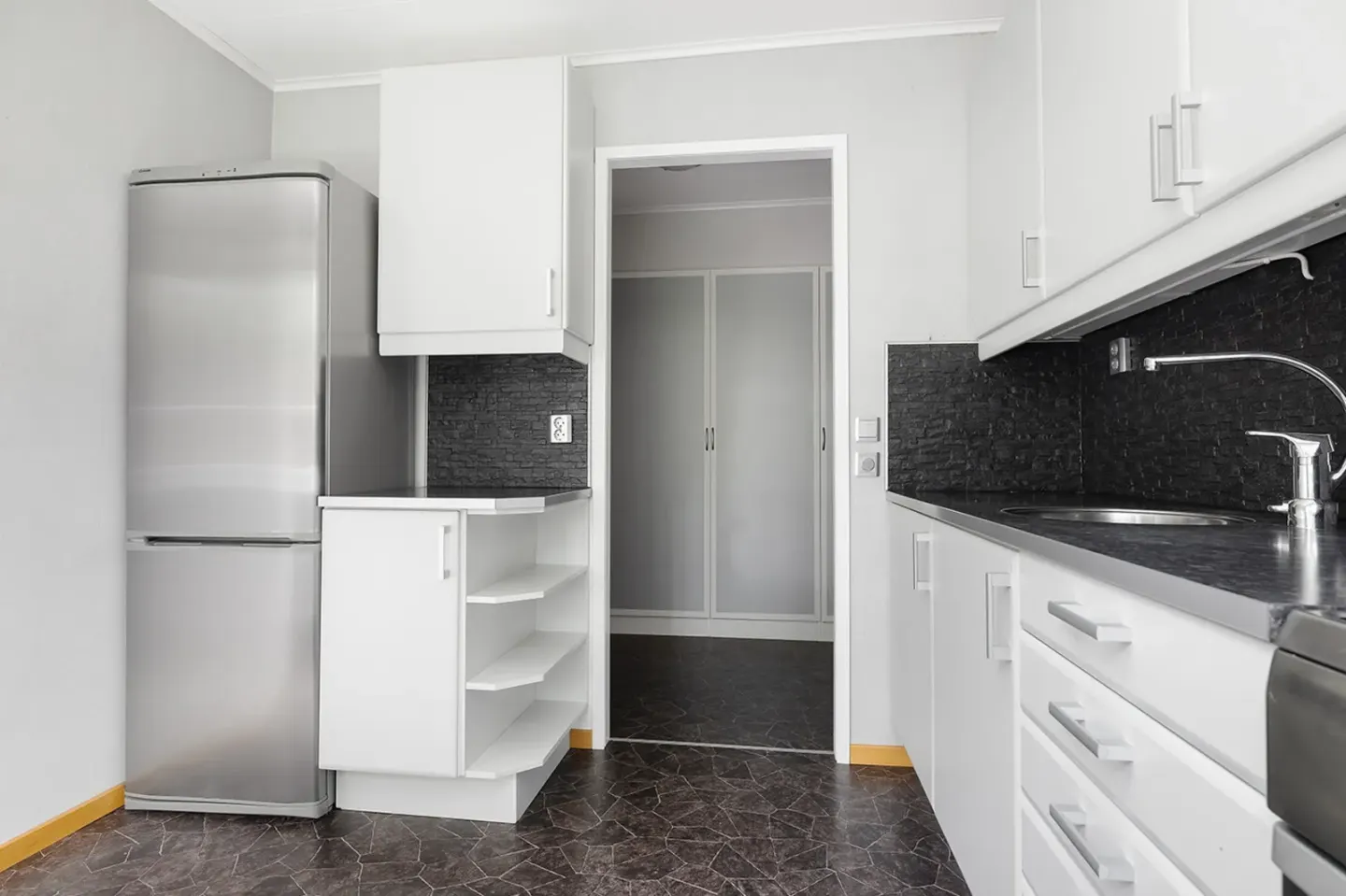 Bostadsrätt med 1 rum på Motettvägen 1 i Uddevalla, bild 3 av 4
