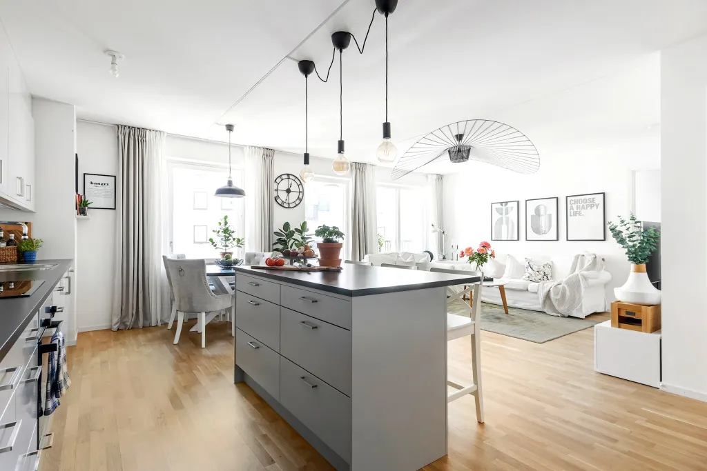Bostadsrätt med 3 rum på Oskarslundsbacken 1 i Stockholm, bild 3 av 5