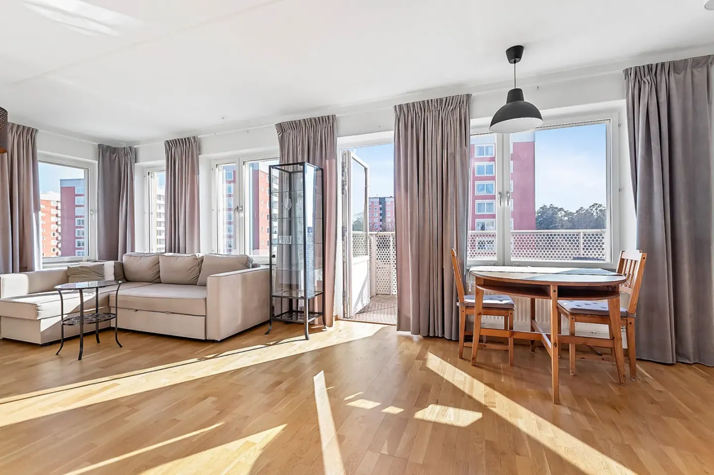 Bostadsrätt med 2 rum på Engelbrektsvägen 41A i Järfälla, bild 3 av 4