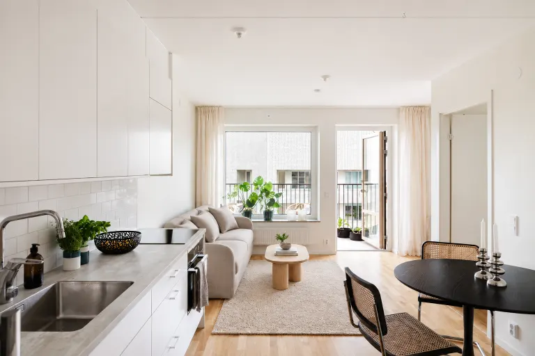 Bostadsrätt med 2 rum på Årstaskogs Väg 7C i Stockholm, bild 2 av 5