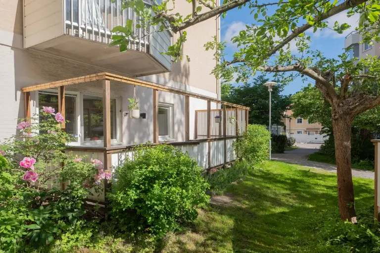 Bostadsrätt med 3 rum på Lillhagsvägen 8 i Stockholm, bild 2 av 4