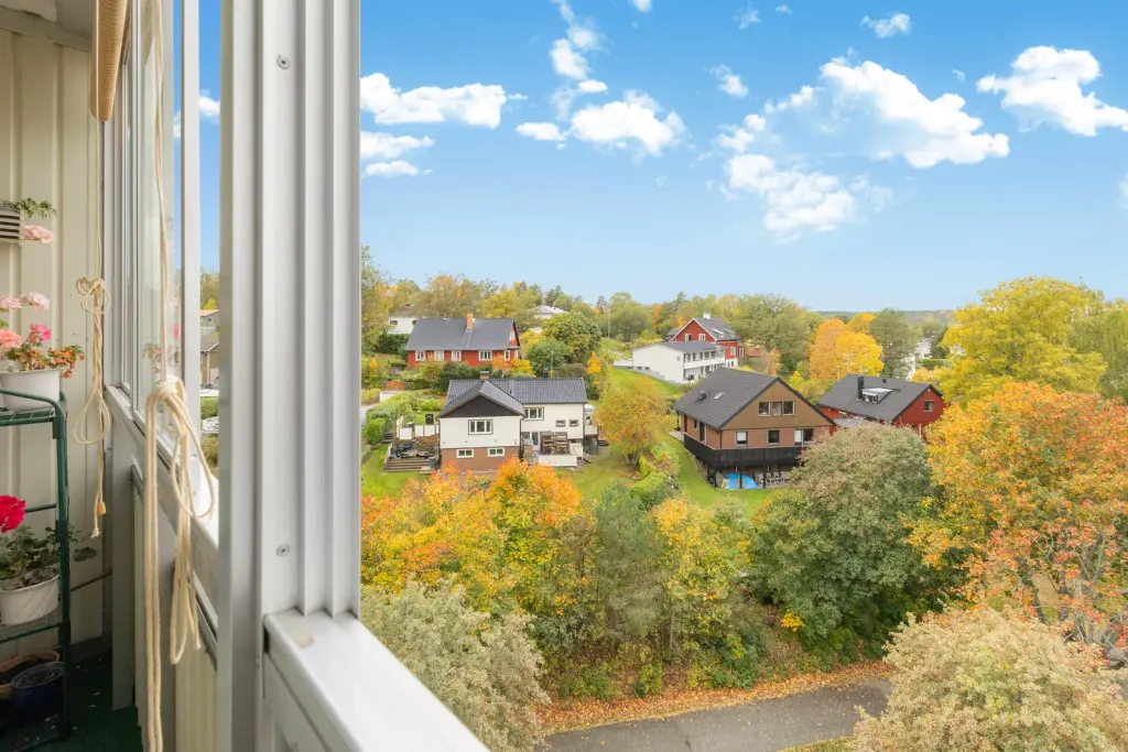 Bostadsrätt med 3 rum på Västra Banvägen 18 i Österåker, bild 2 av 4