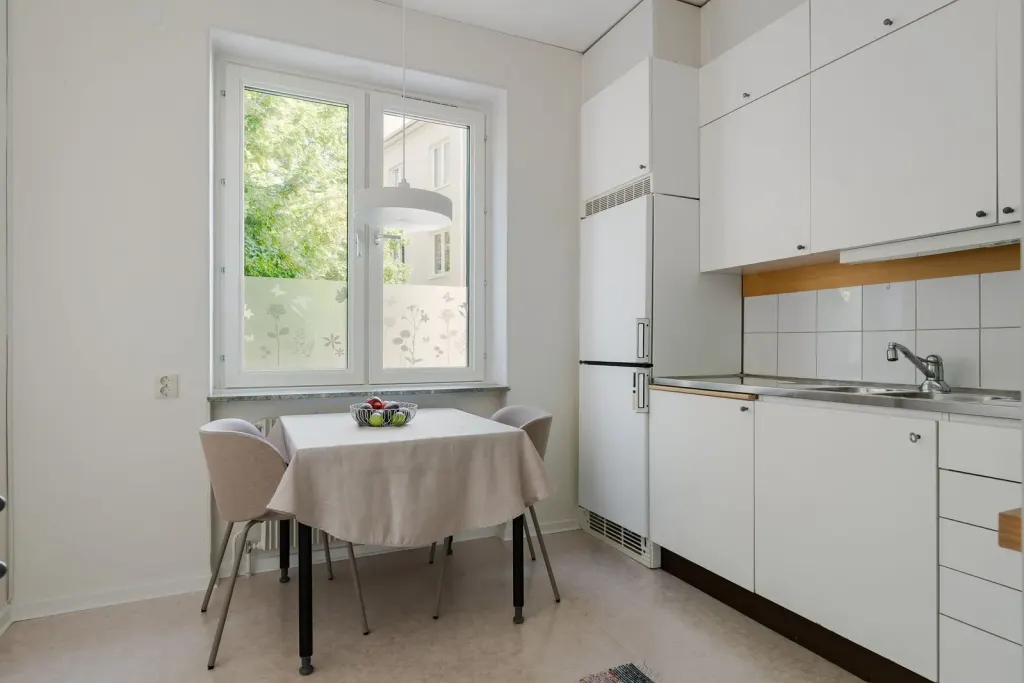 Bostadsrätt med 2 rum på Hjortstorpsvägen 13B i Örebro, bild 3 av 4