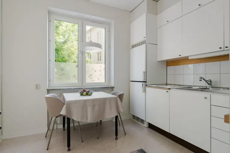 Bostadsrätt med 2 rum på Hjortstorpsvägen 13B i Örebro, bild 3 av 4